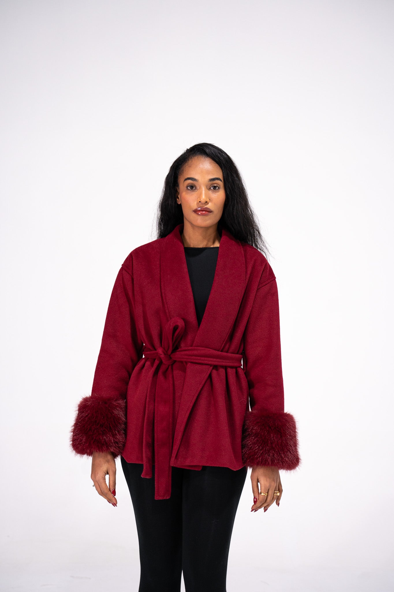 Cardigan Élégant à Manches Fourrure Bordeaux – Style Chic & Confort Absolu