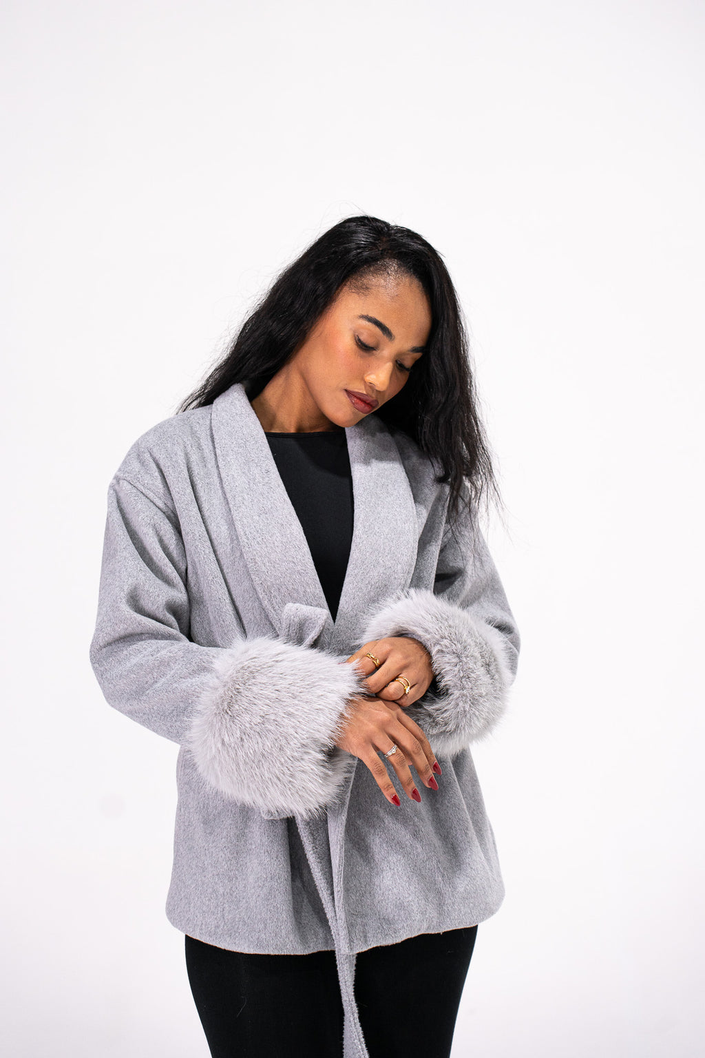 Cardigan Élégant à Manches Fourrure gris– Style Chic & Confort Absolu