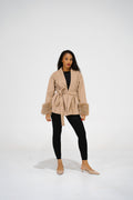 Cardigan Élégant à Manches Fourrure Beige – Style Chic & Confort Absolu