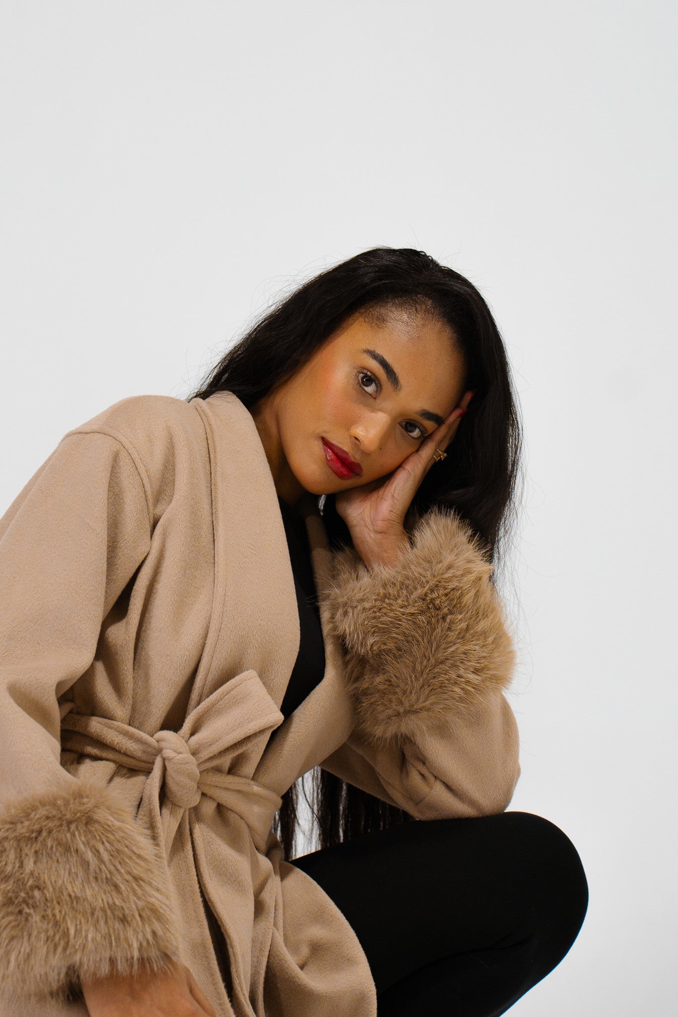 Cardigan Élégant à Manches Fourrure Beige – Style Chic & Confort Absolu