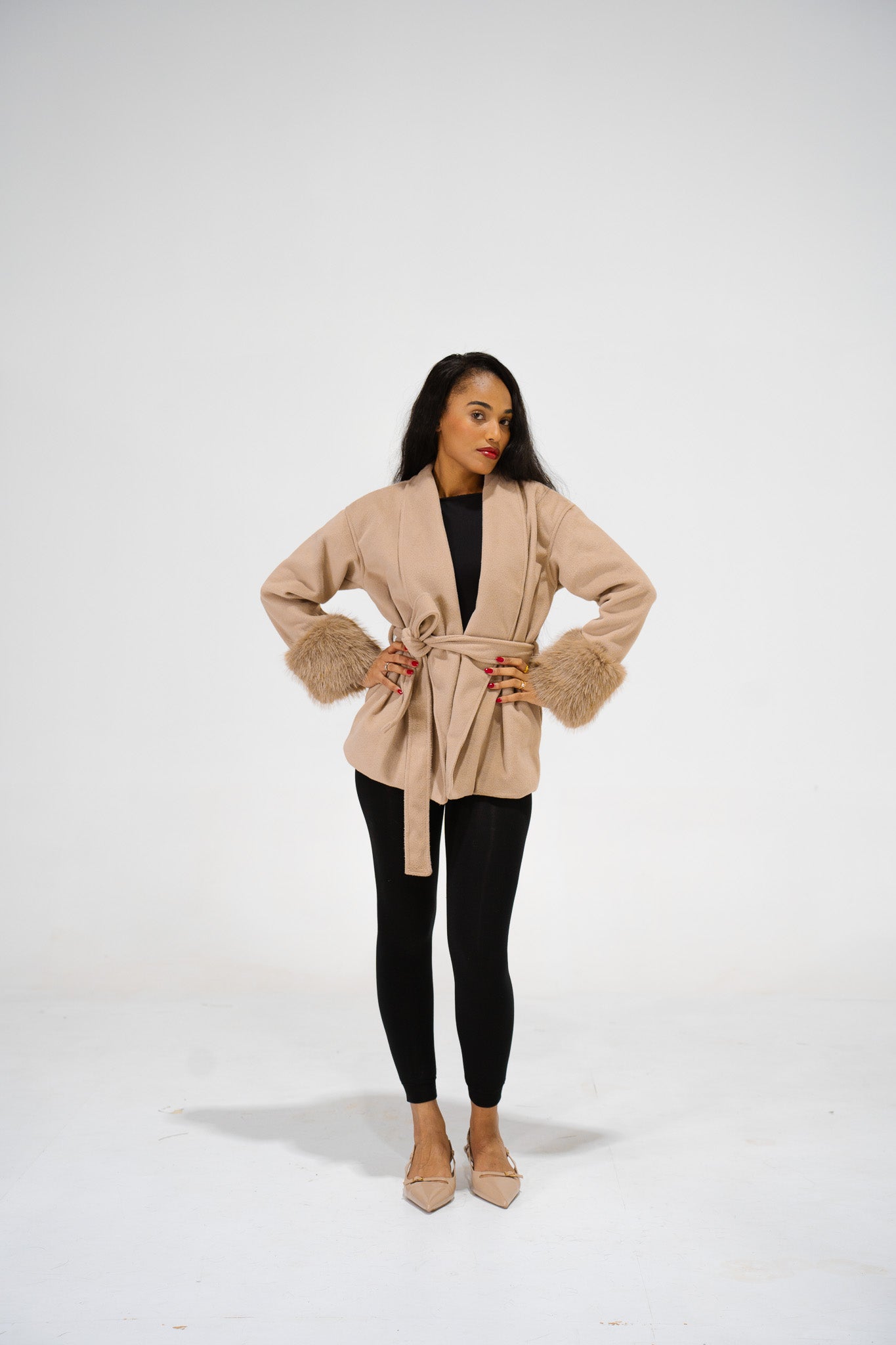 Cardigan Élégant à Manches Fourrure Beige – Style Chic & Confort Absolu