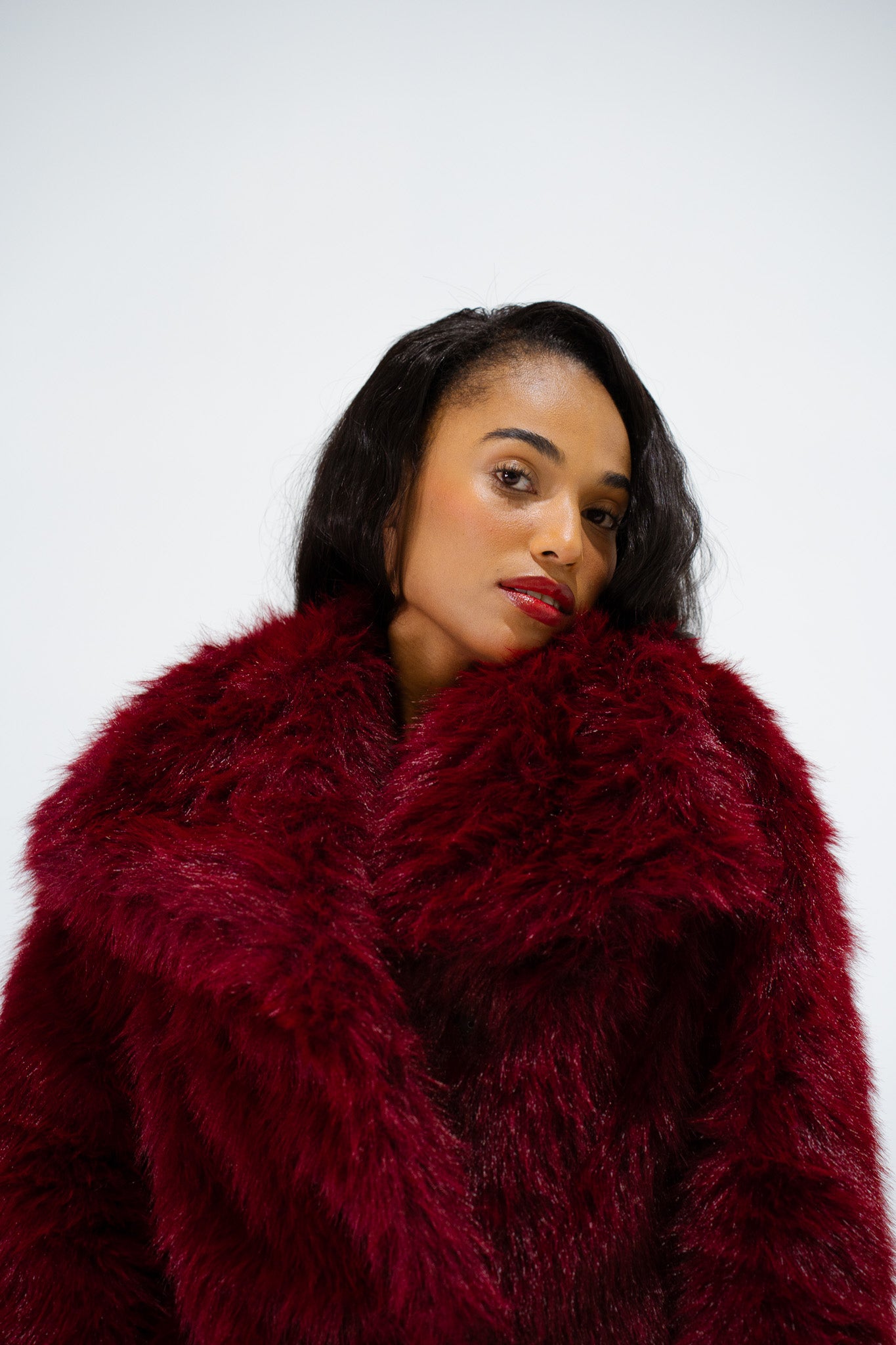 Manteau Fausse Fourrure Bordeaux – Luxe, Style & Confort