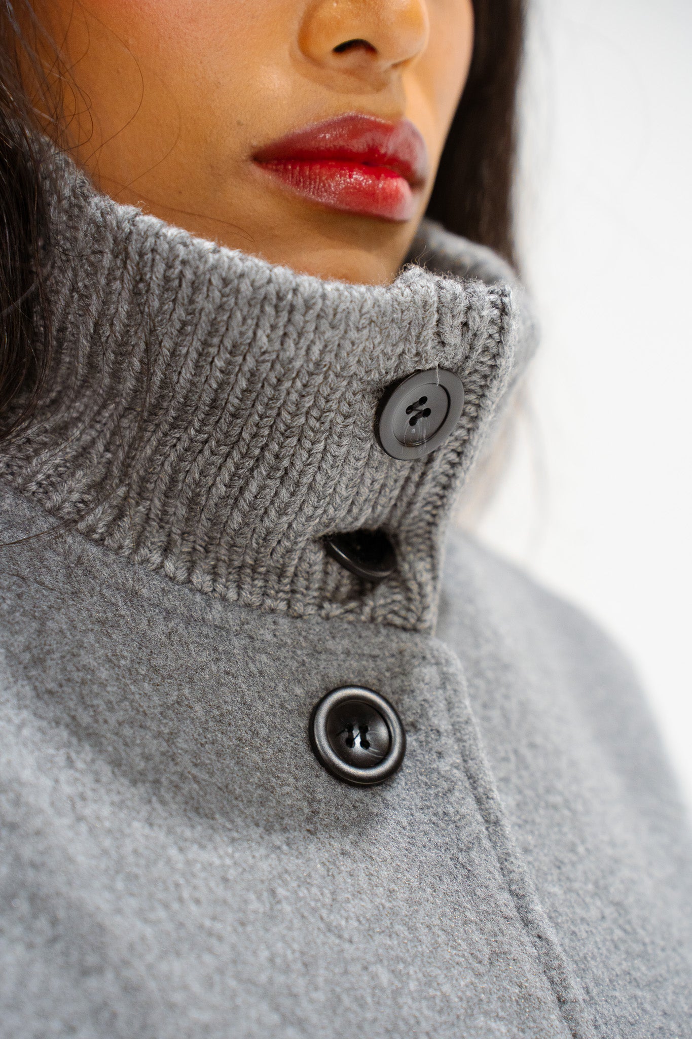 Veste Grise Col Montant – Collection Élégance Intemporelle